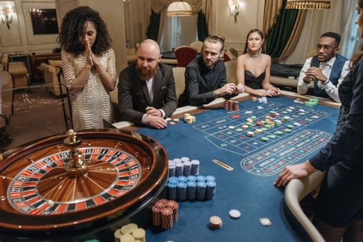 Exploring Live Casino Games: Real Dealers, Real-Time Thrills Online